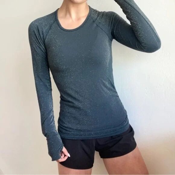 Athleta Dark Charcoal Grey Shimmer Speedlight Shine Long Sleeve Seamless Top - Picture 2 of 9